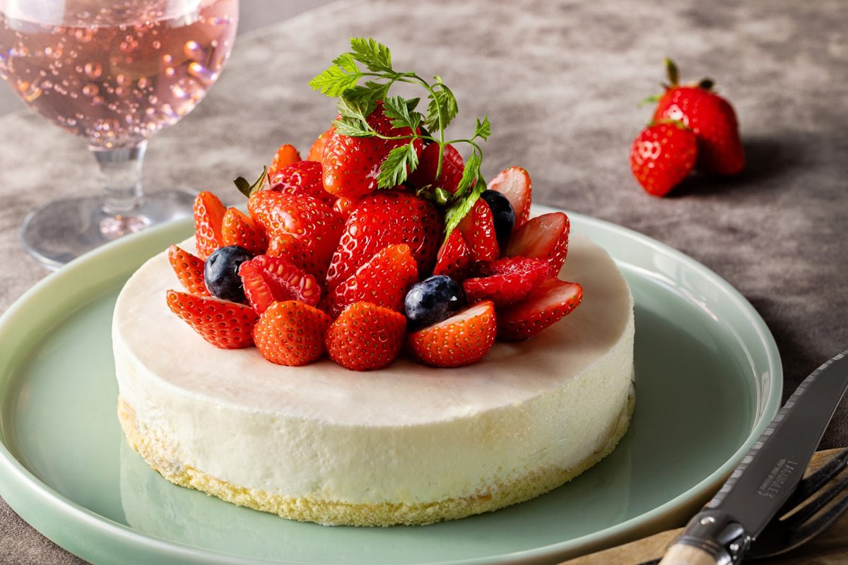 XEXブッフェのいちごのレアチーズケーキ